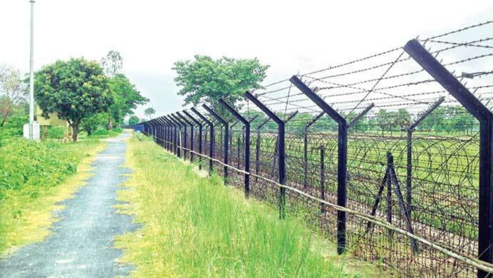 বাংলাদেশের সম্প্রতিক অশান্তির ঘটনায় ভারতীয় সীমান্তরক্ষী বাহিনী নজরদারি বাড়িয়েছে।